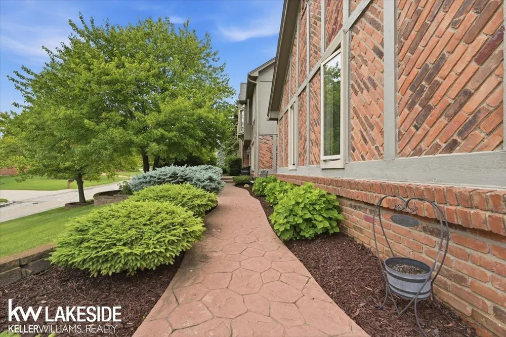 7277 Wellington Place Washington Township, MI 48094