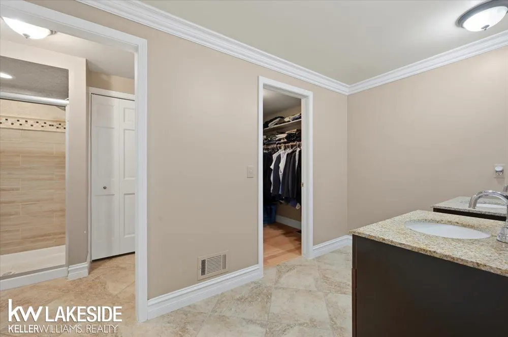 7277 Wellington Place Washington Township, MI 48094