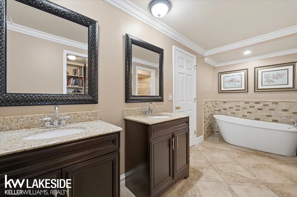 7277 Wellington Place Washington Township, MI 48094