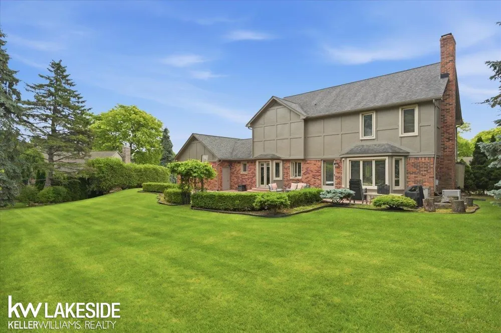 7277 Wellington Place Washington Township, MI 48094