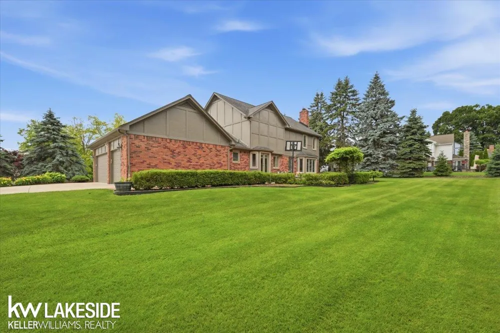 7277 Wellington Place Washington Township, MI 48094