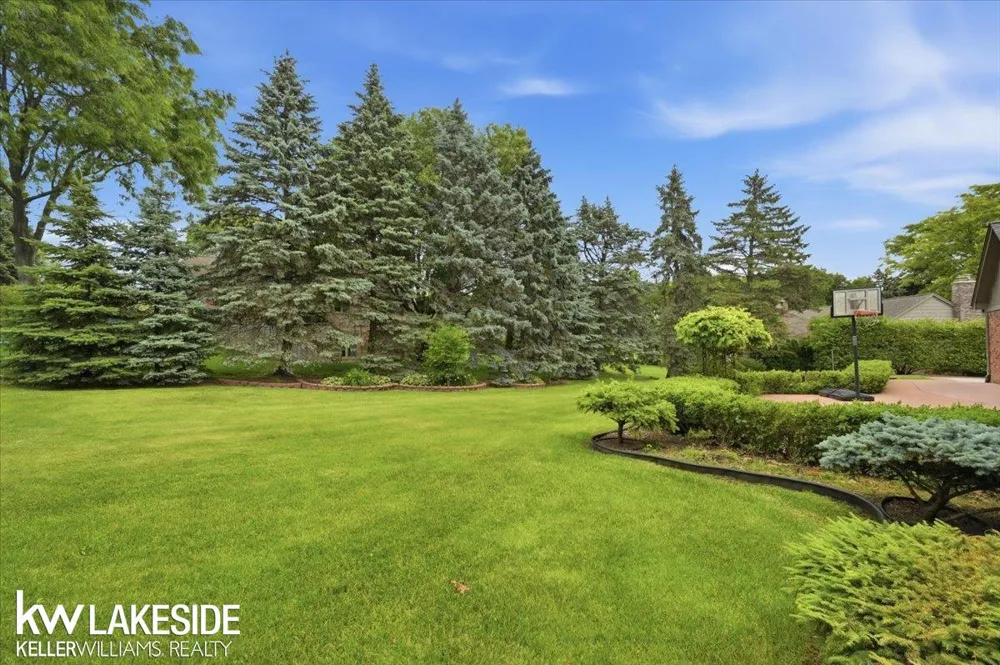 7277 Wellington Place Washington Township, MI 48094