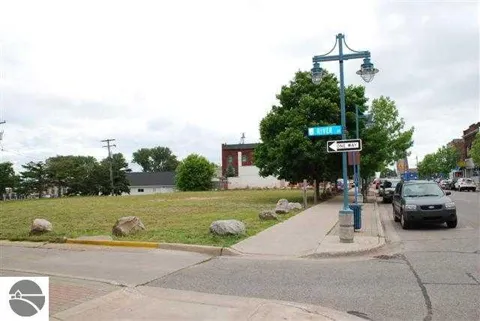 118 W Portage