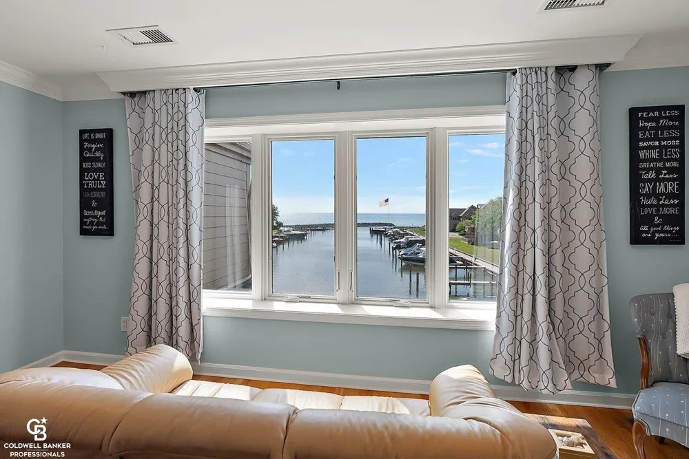 26031 harbour pointe dr n Drive Harrison Charter Township, MI 48045