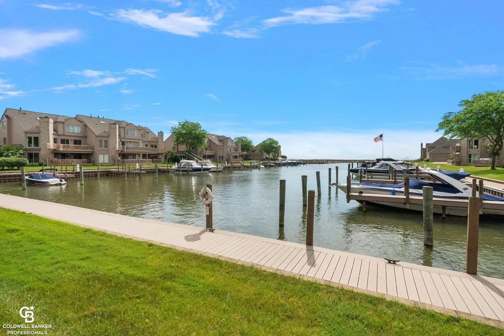 26031 harbour pointe dr n Drive Harrison Charter Township, MI 48045