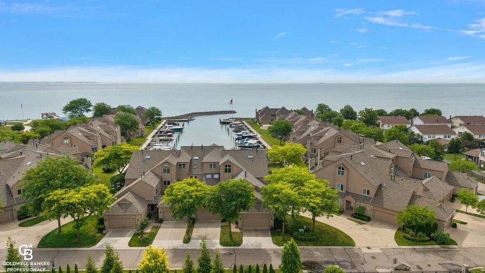 26031 harbour pointe dr n Drive Harrison Charter Township, MI 48045