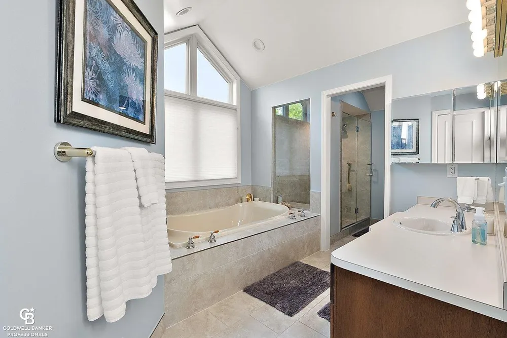 26031 harbour pointe dr n Drive Harrison Charter Township, MI 48045