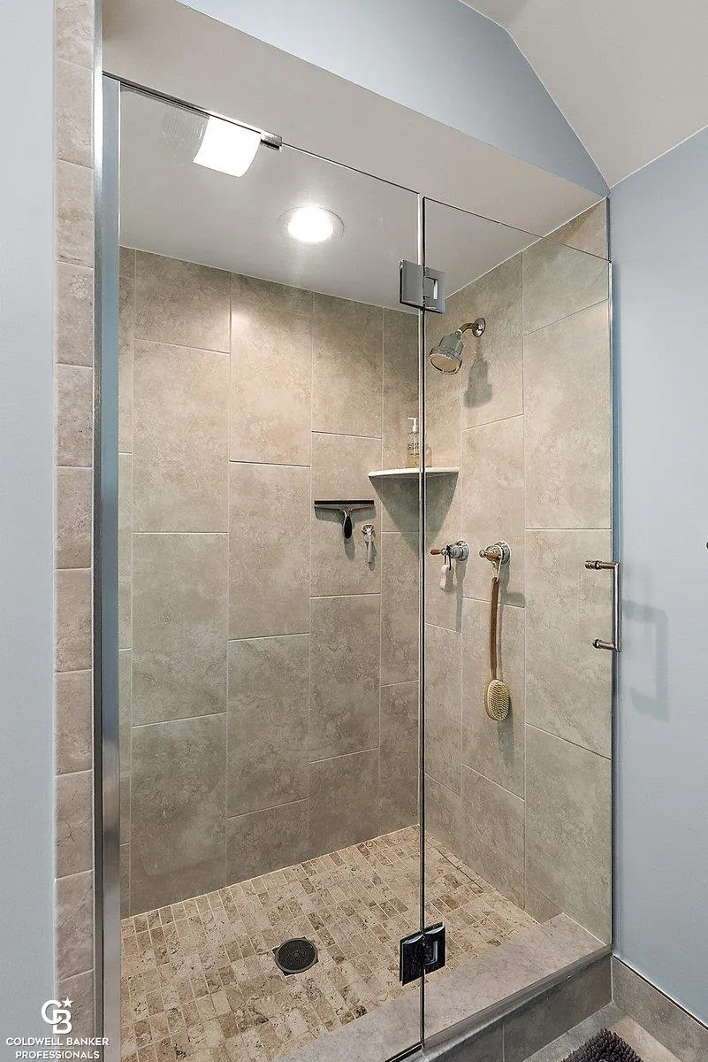 26031 harbour pointe dr n Drive Harrison Charter Township, MI 48045