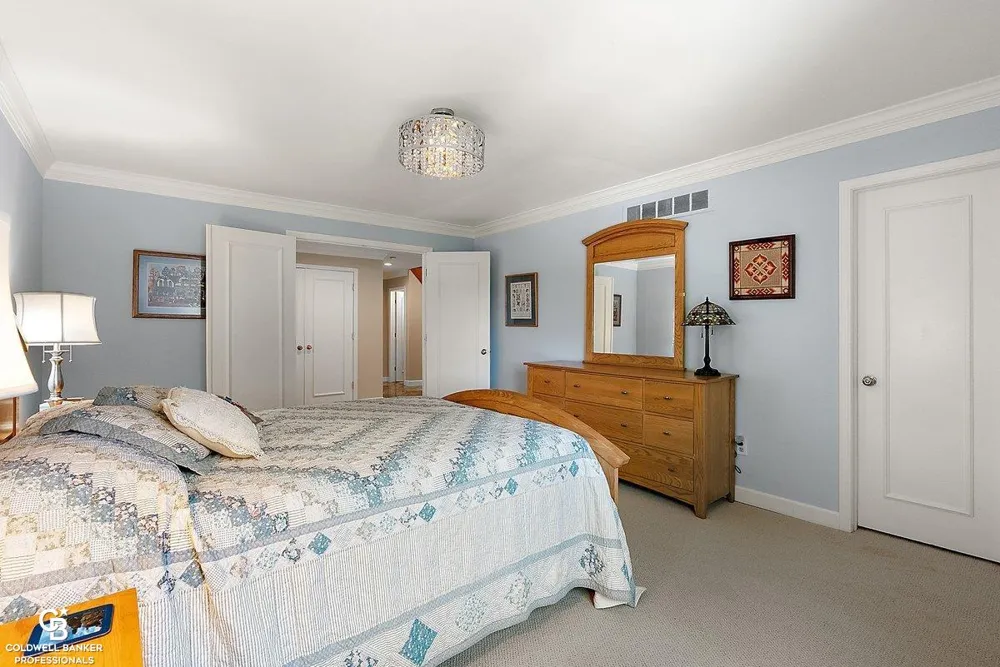 26031 harbour pointe dr n Drive Harrison Charter Township, MI 48045