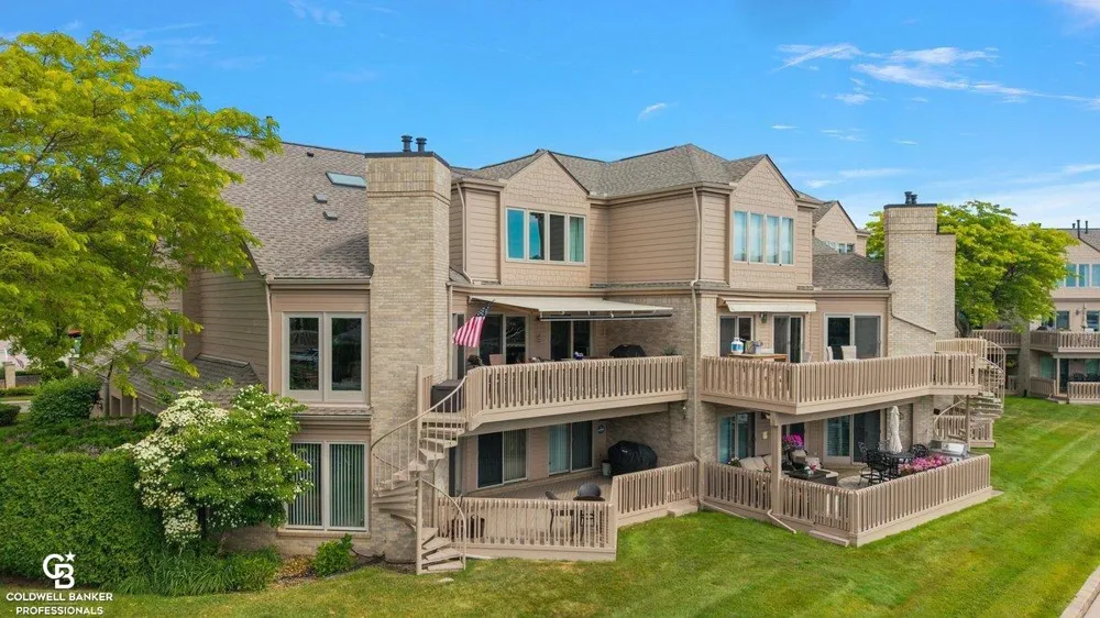 26031 harbour pointe dr n Drive Harrison Charter Township, MI 48045