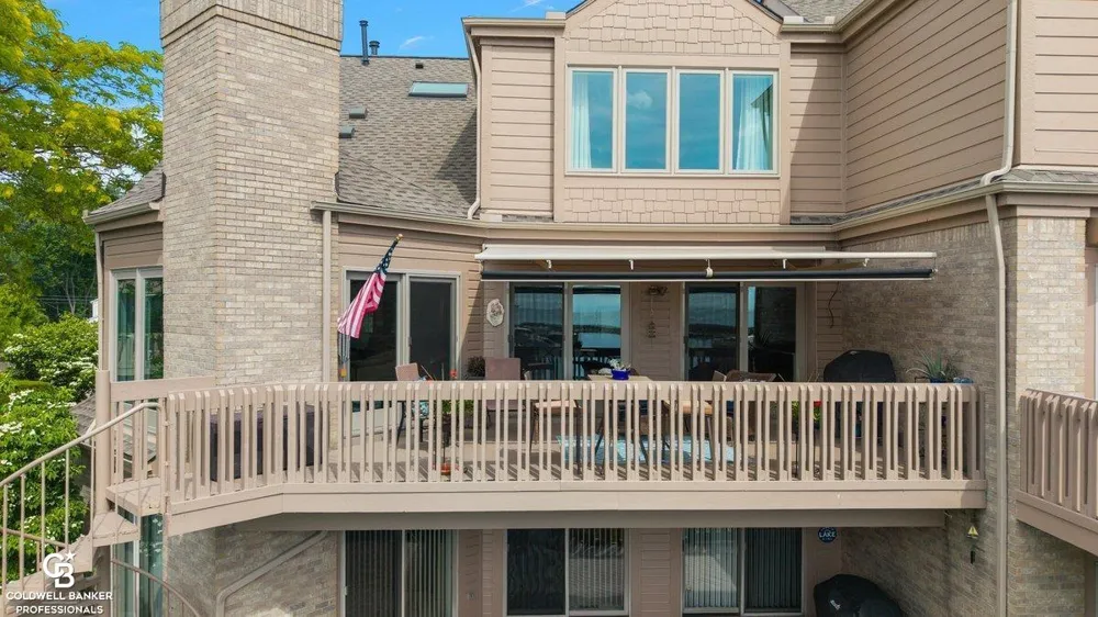 26031 harbour pointe dr n Drive Harrison Charter Township, MI 48045