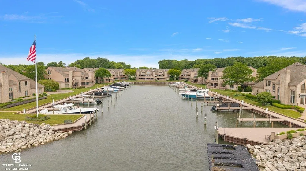 26031 harbour pointe dr n Drive Harrison Charter Township, MI 48045