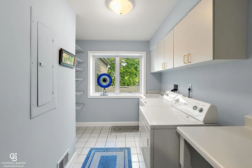 26031 harbour pointe dr n Drive Harrison Charter Township, MI 48045
