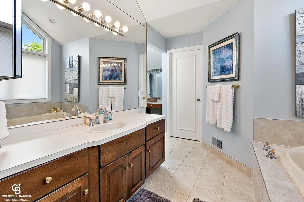 26031 harbour pointe dr n Drive Harrison Charter Township, MI 48045