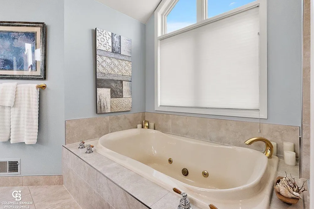 26031 harbour pointe dr n Drive Harrison Charter Township, MI 48045