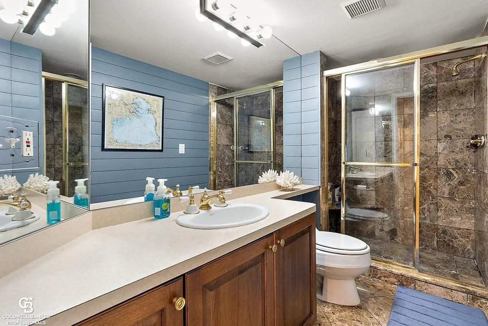 26031 harbour pointe dr n Drive Harrison Charter Township, MI 48045