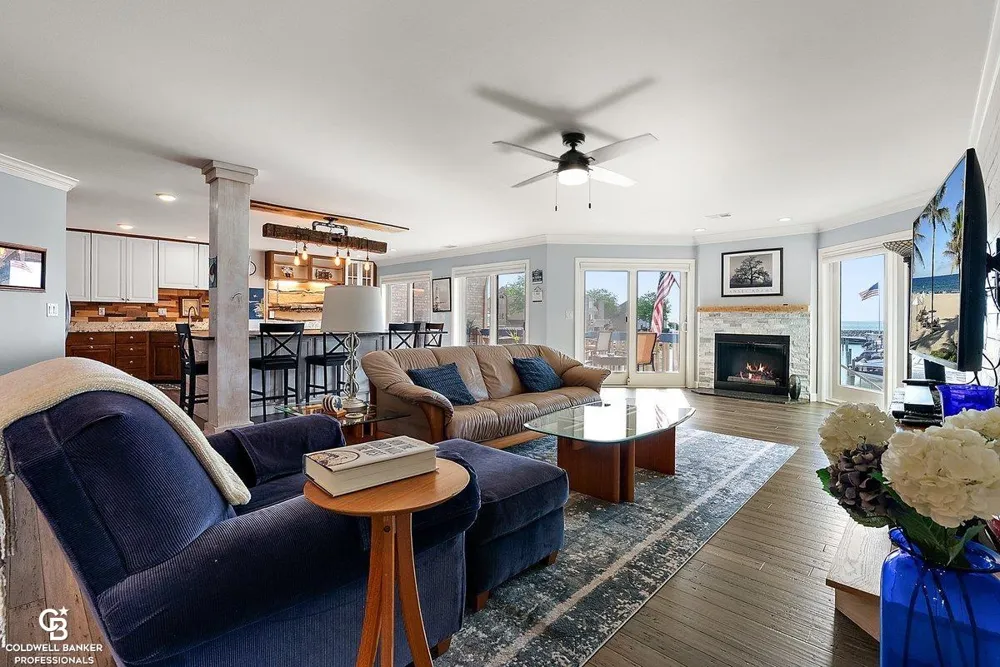 26031 harbour pointe dr n Drive Harrison Charter Township, MI 48045