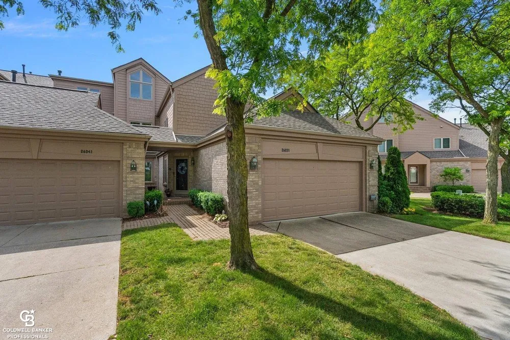 26031 harbour pointe dr n Drive Harrison Charter Township, MI 48045