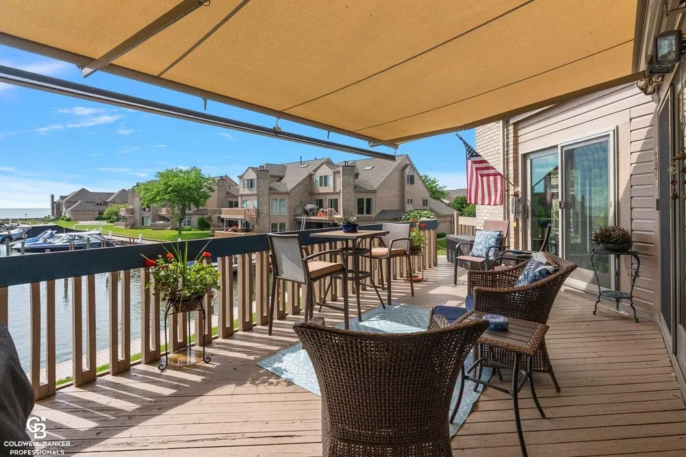 26031 harbour pointe dr n Drive Harrison Charter Township, MI 48045