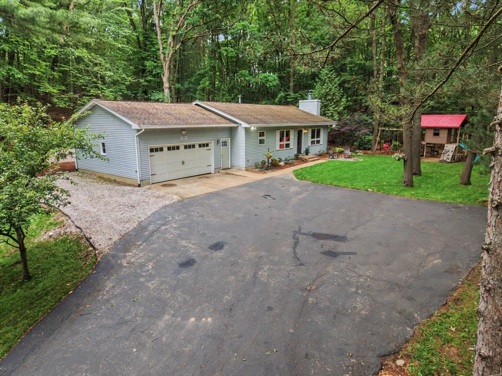 6069 Stout Creek Avenue NE Cannon Township, MI 49306
