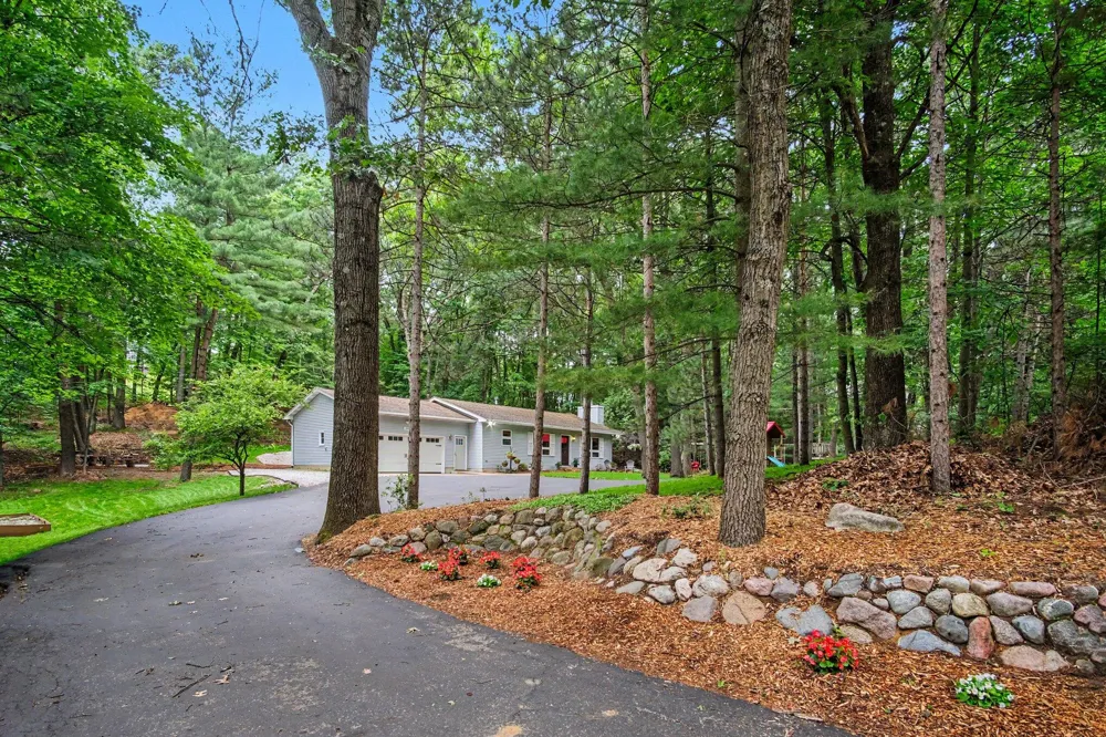6069 Stout Creek Avenue NE Cannon Township, MI 49306