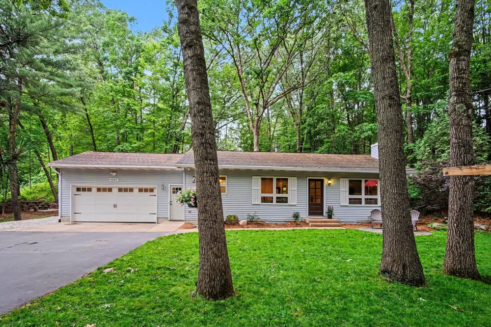 6069 Stout Creek Avenue NE Cannon Township, MI 49306