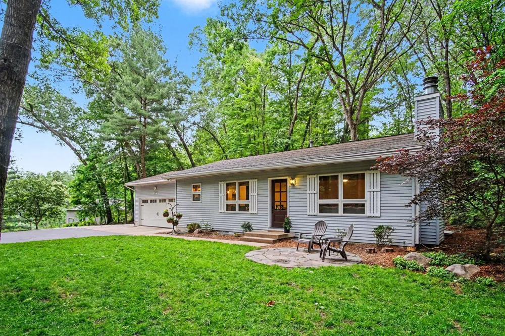 6069 Stout Creek Avenue NE Cannon Township, MI 49306
