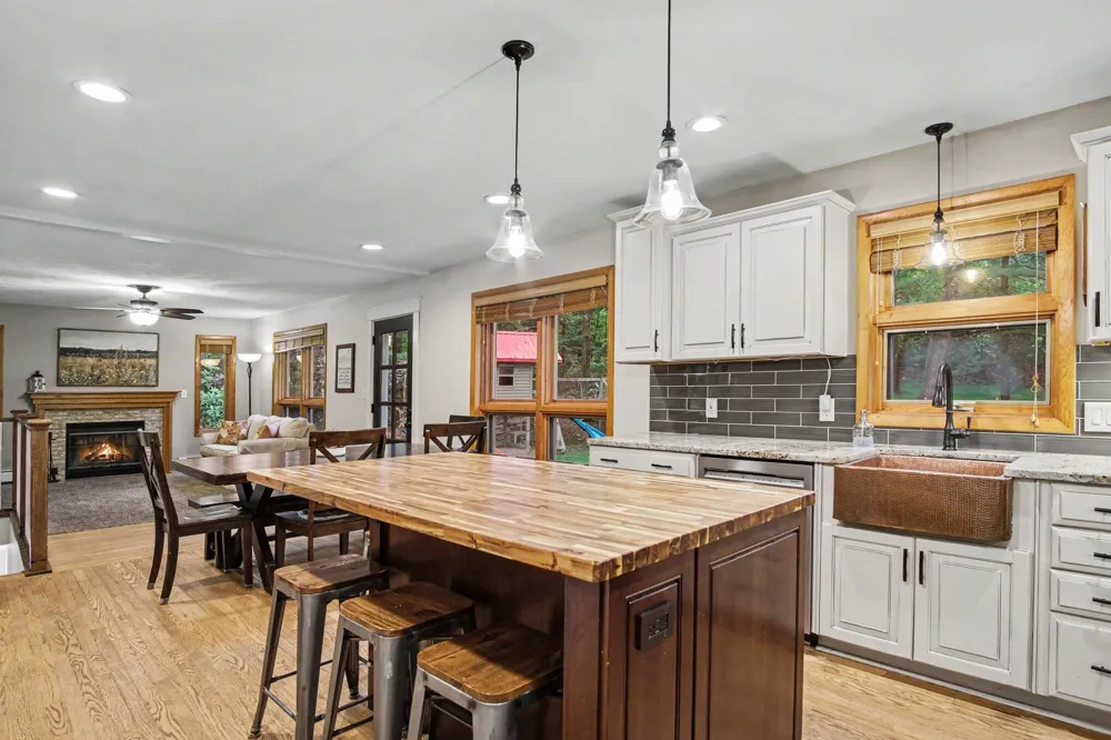 6069 Stout Creek Avenue NE Cannon Township, MI 49306
