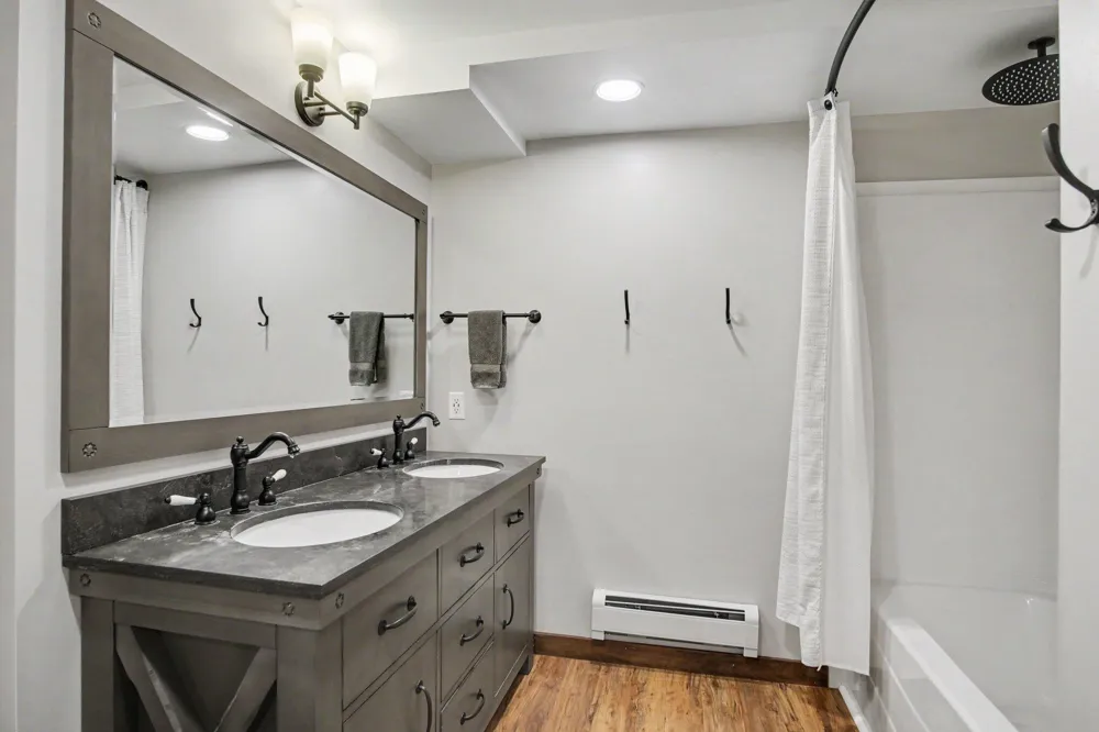 6069 Stout Creek Avenue NE Cannon Township, MI 49306