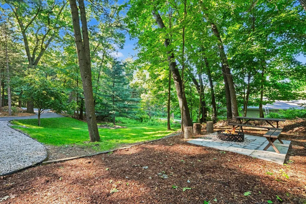 6069 Stout Creek Avenue NE Cannon Township, MI 49306