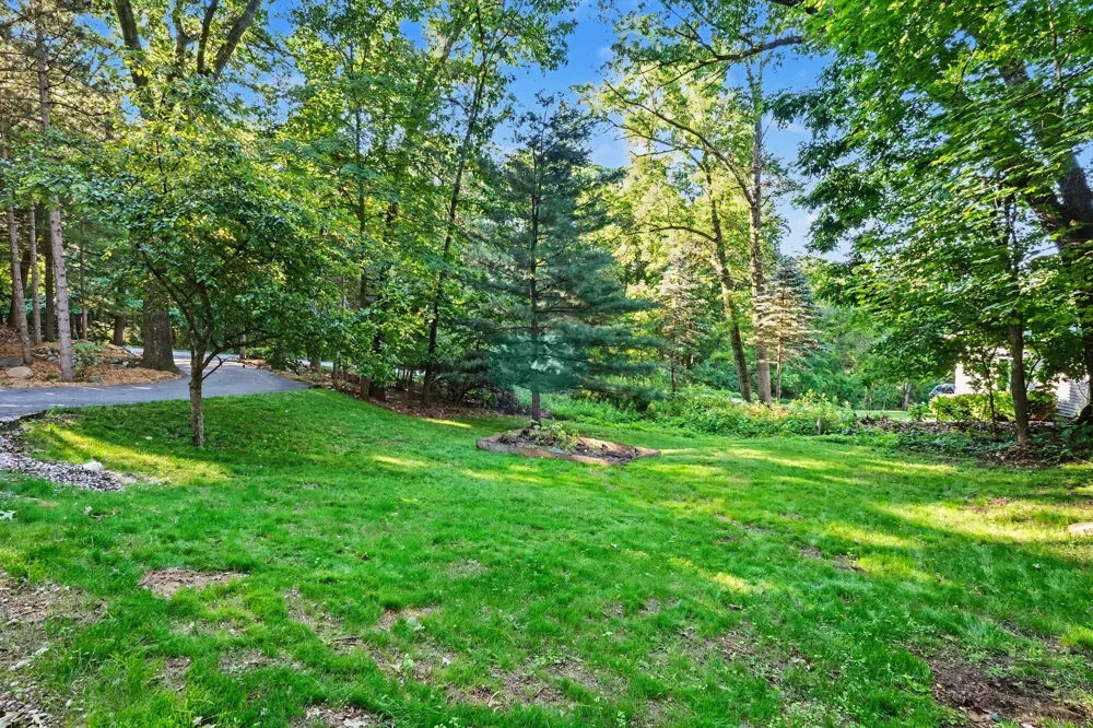 6069 Stout Creek Avenue NE Cannon Township, MI 49306