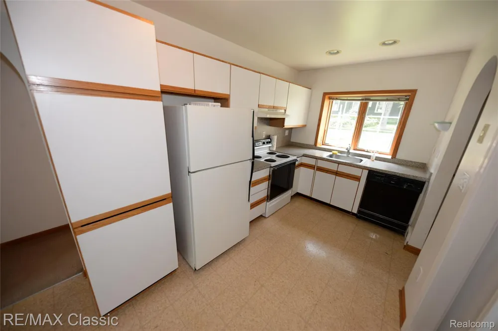 280 Hutton Street Northville City, MI 48167