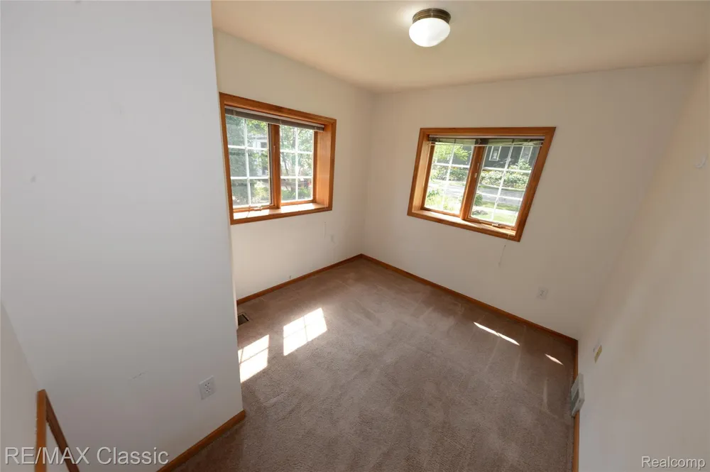 280 Hutton Street Northville City, MI 48167