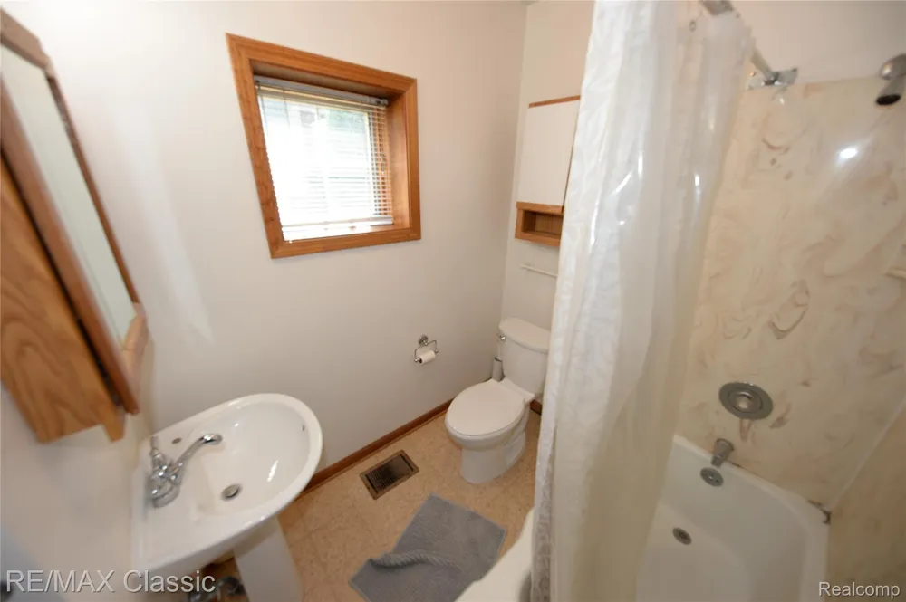 280 Hutton Street Northville City, MI 48167
