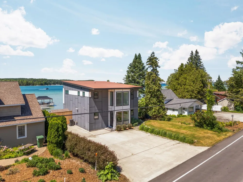 7586 Crystal Beach Road Clearwater Township, MI 49676