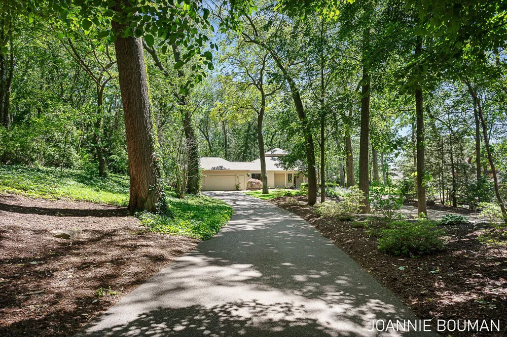 792 Pine Bay Avenue Park Township, MI 49424