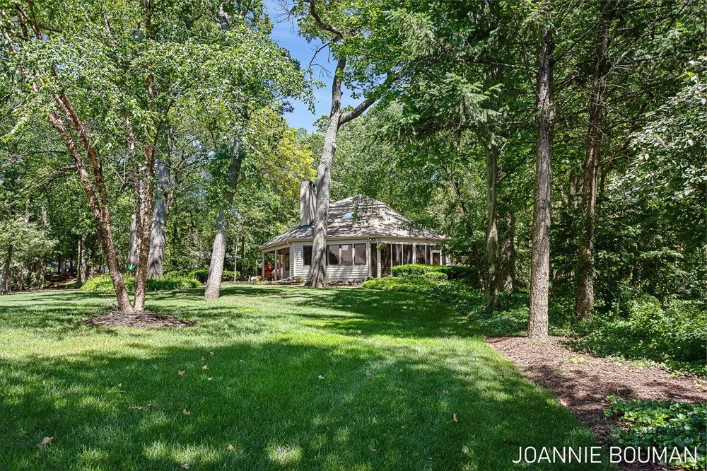 792 Pine Bay Avenue Park Township, MI 49424