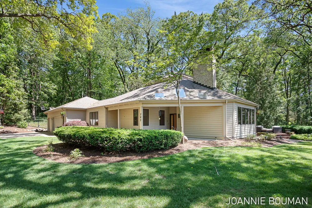 792 Pine Bay Avenue Park Township, MI 49424