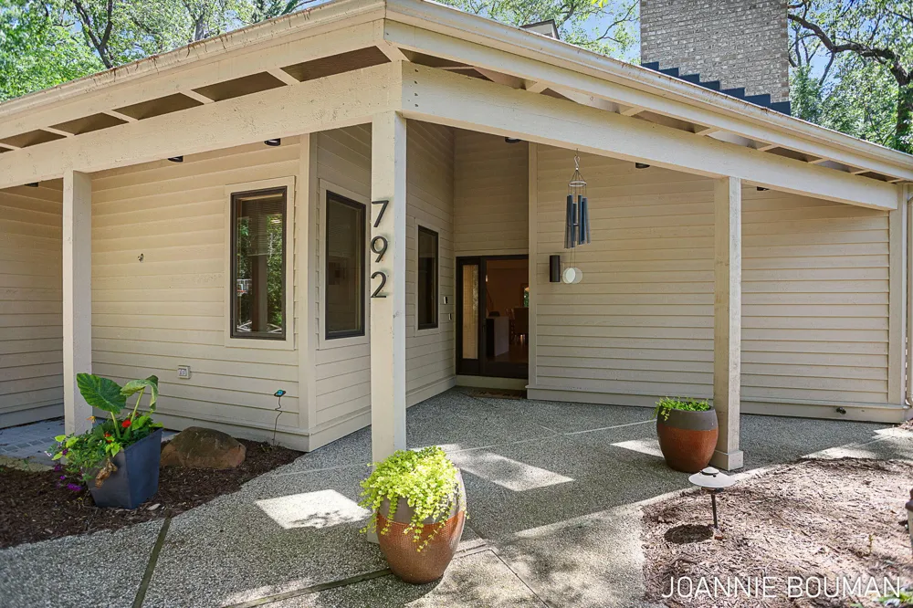 792 Pine Bay Avenue Park Township, MI 49424
