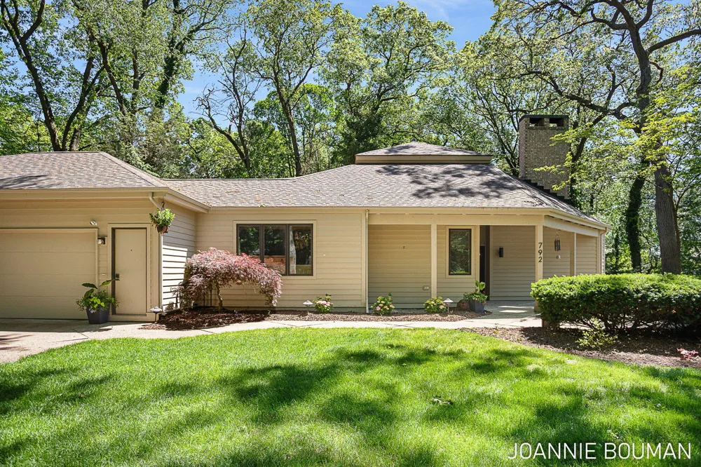 792 Pine Bay Avenue Park Township, MI 49424