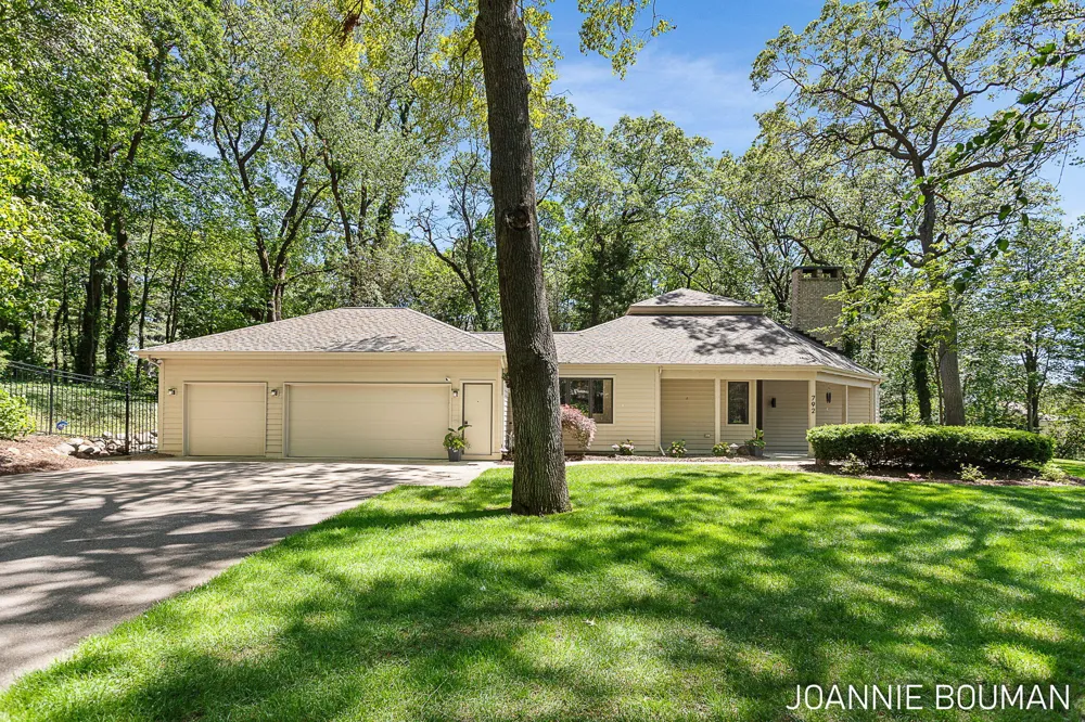 792 Pine Bay Avenue Park Township, MI 49424