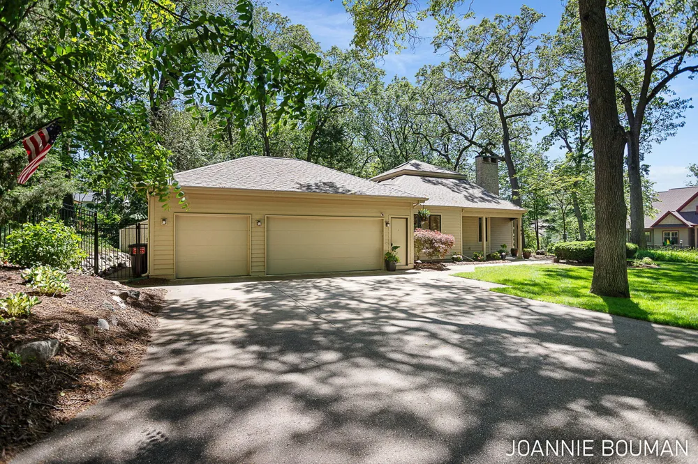 792 Pine Bay Avenue Park Township, MI 49424