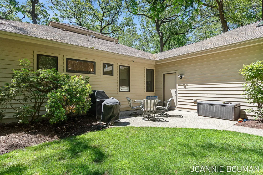 792 Pine Bay Avenue Park Township, MI 49424