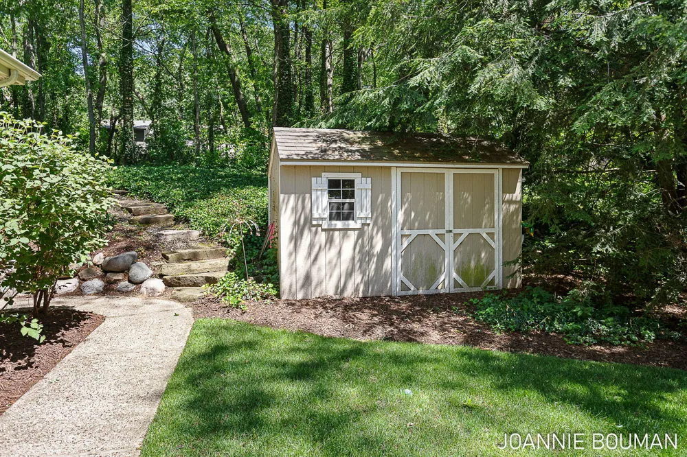 792 Pine Bay Avenue Park Township, MI 49424