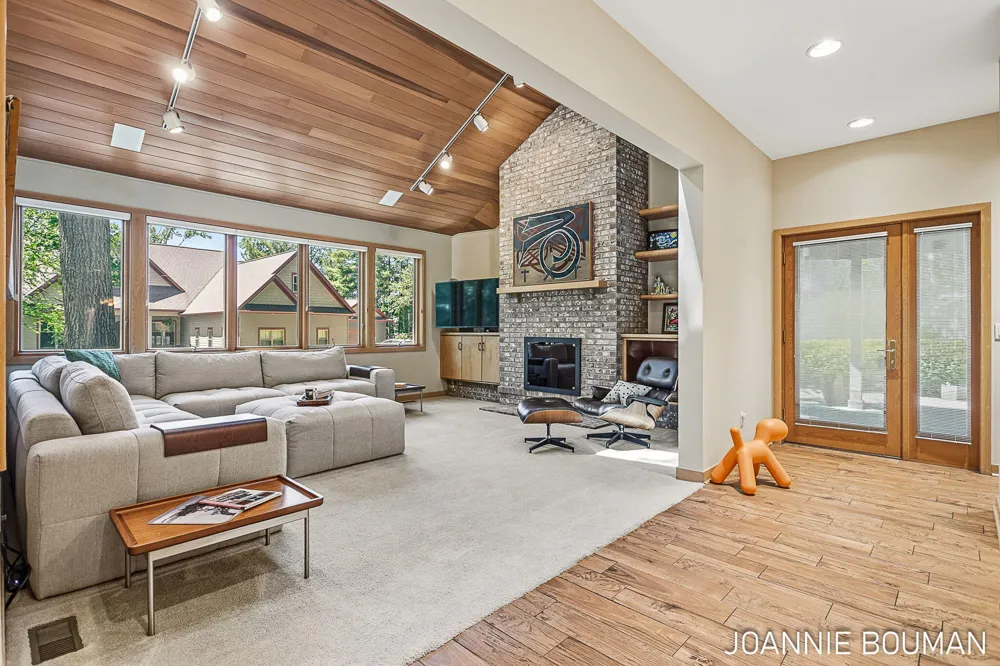 792 Pine Bay Avenue Park Township, MI 49424