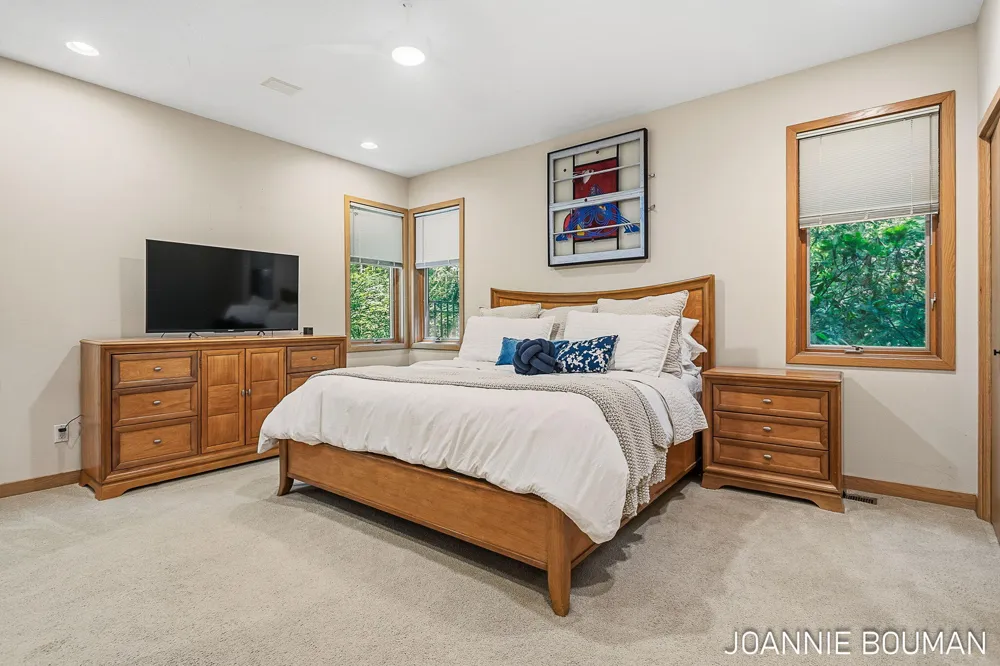 792 Pine Bay Avenue Park Township, MI 49424