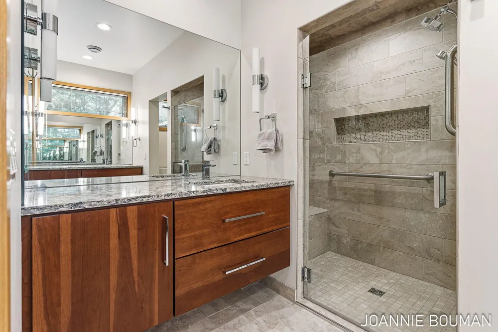 792 Pine Bay Avenue Park Township, MI 49424