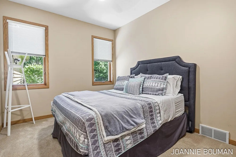 792 Pine Bay Avenue Park Township, MI 49424
