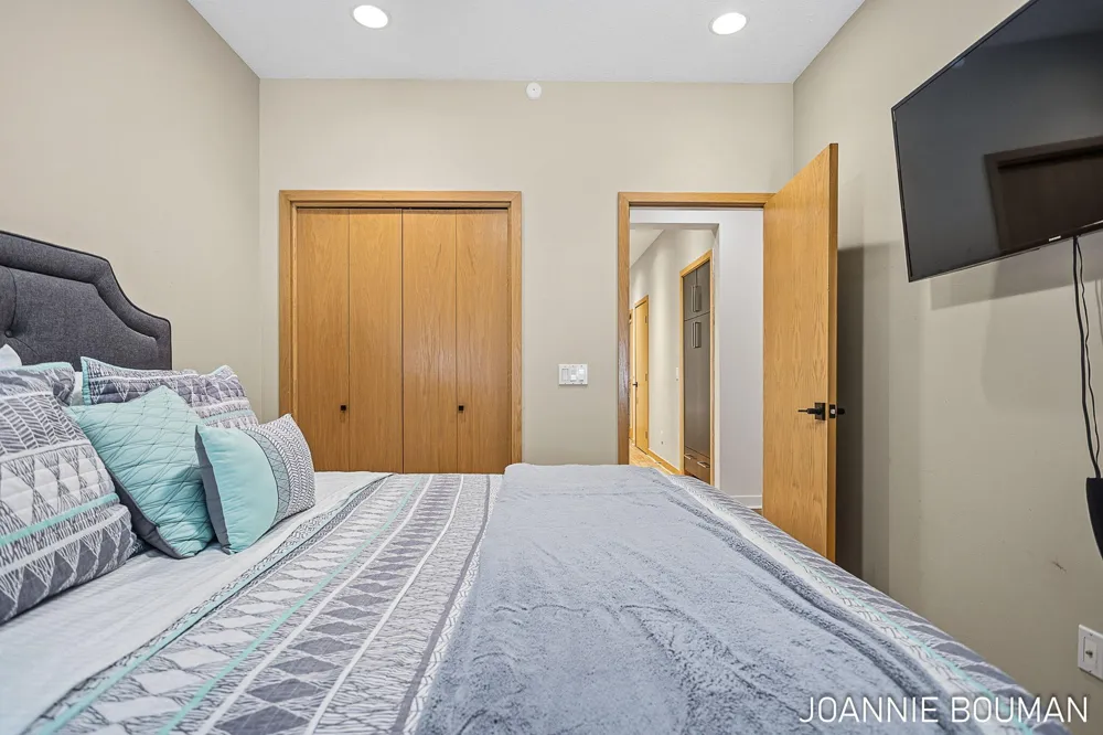 792 Pine Bay Avenue Park Township, MI 49424