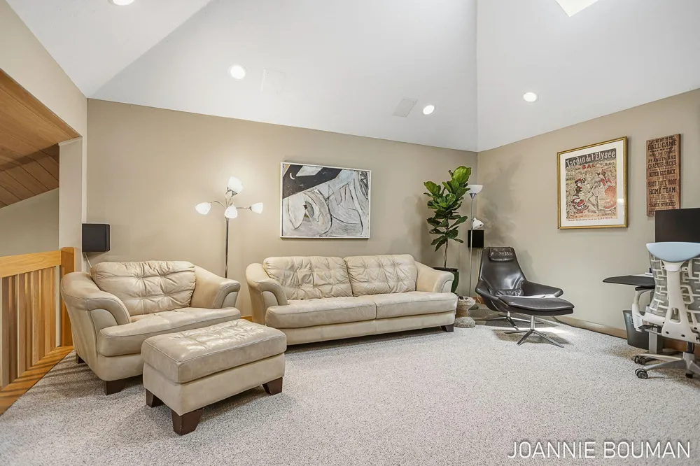 792 Pine Bay Avenue Park Township, MI 49424